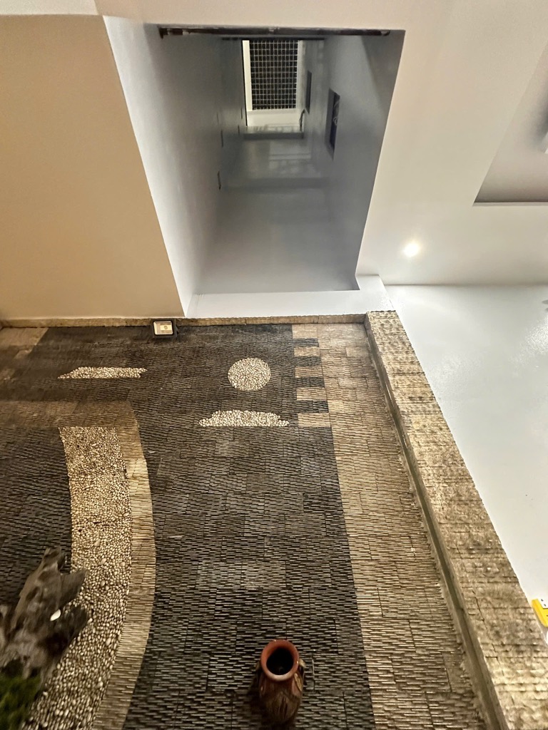 Nhà dân xây, 65m2, nở hậu, có ô chờ thang máy, khu dân cư an ninh, trung tâm quận hbt